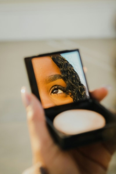 headshot makeup concealer